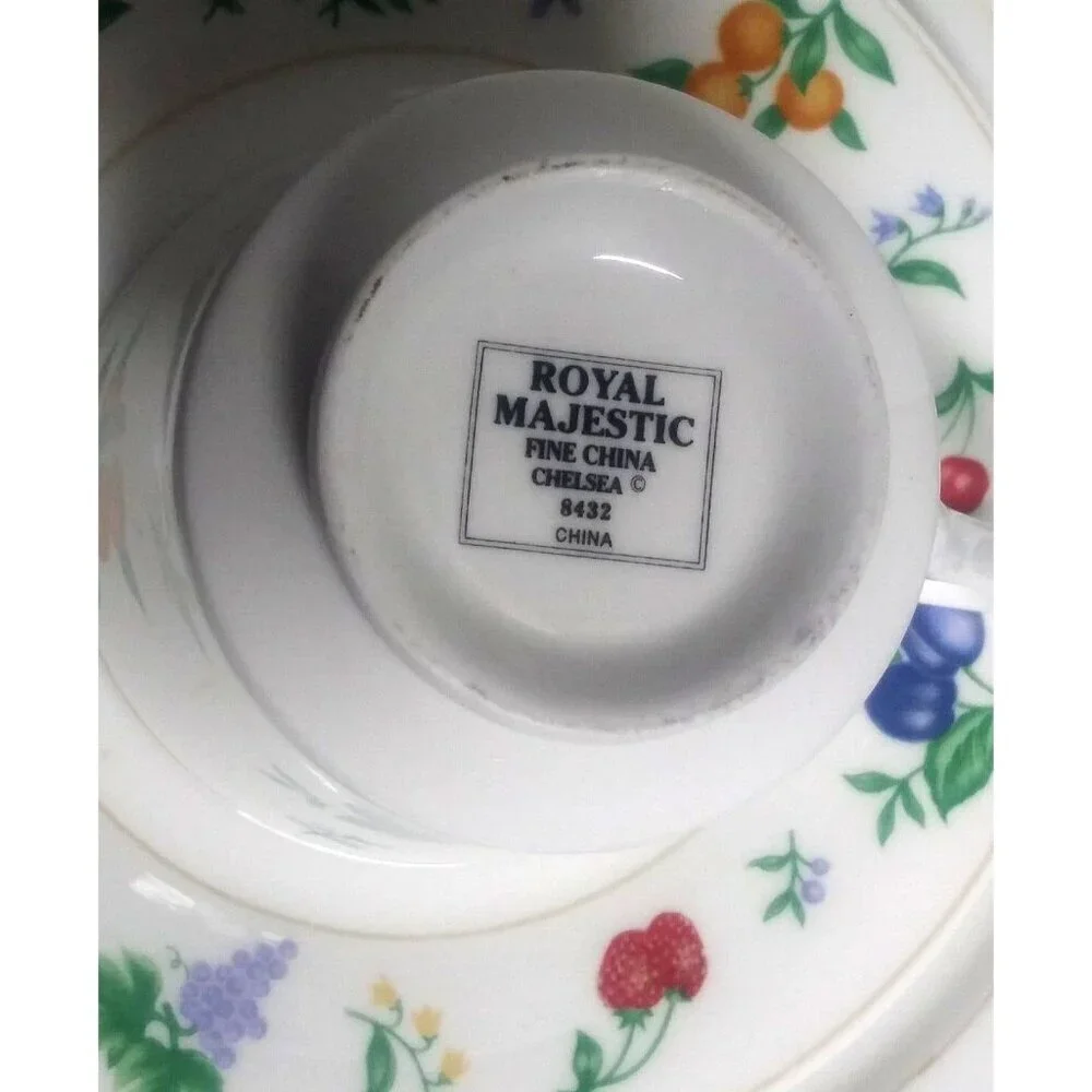 ROYAL MAJESTIC CHELSEA FINE CHINA 3 Dinner plates 1 cup 1 saucer 8432 Beautiful